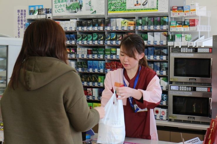 レジ打ちの店員さん