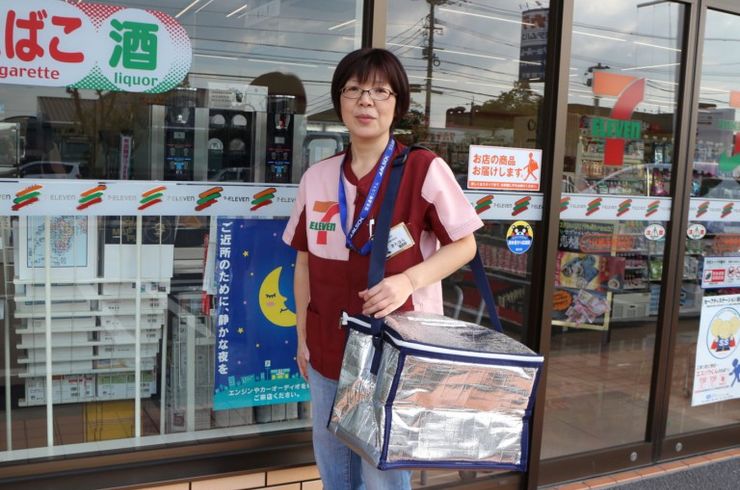 店先で働く店員さん
